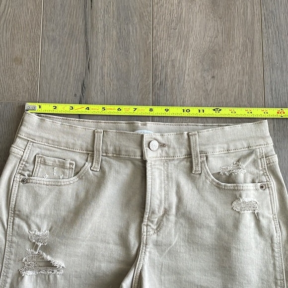 OLD NAVY - NWOT - Women’s Mid Rise Boyfriend Short, Khaki, Size 4 - Picture 5 of 9